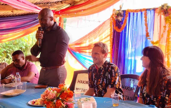 Das ganze Krankenhaus feiert die Fertigstellung der Tagesklinik